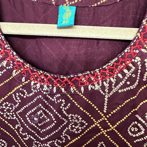 SALE‼️Elegant Maroon Patterned Women's long Tunic. - Picture 3 of 10